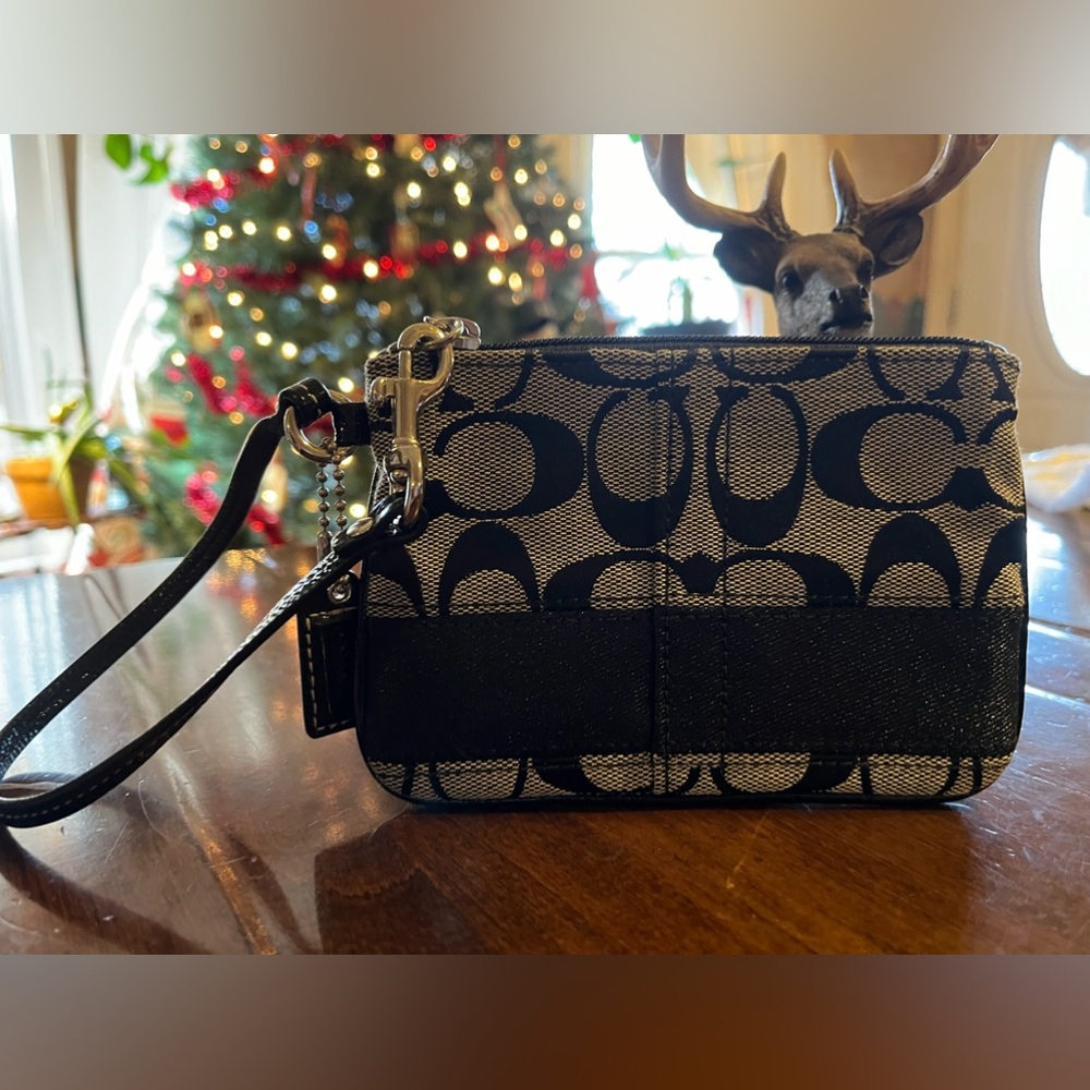 New w/out tags Coach wristlet